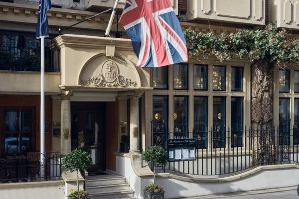The Capital Hotel, Apartments & Townhouse