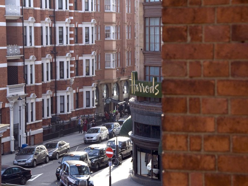 The Capital Hotel, Apartments & Townhouse