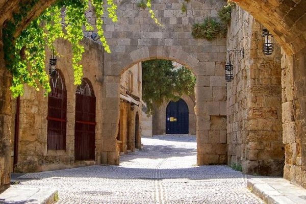 3 Charites Old Town