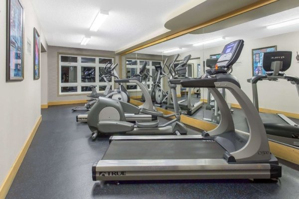 Canmore Inn & Suites