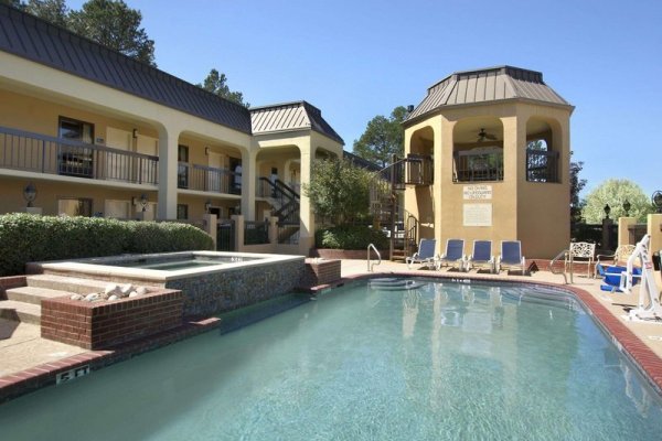 Days Inn by Wyndham Longview South