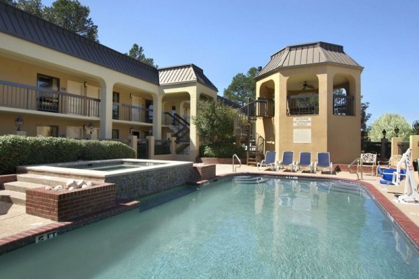 Days Inn by Wyndham Longview South