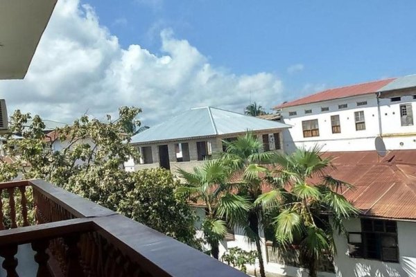 Tausi Palace Hotel
