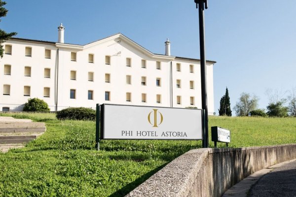 PHI Hotel Astoria