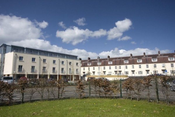 Belmore Court & Motel