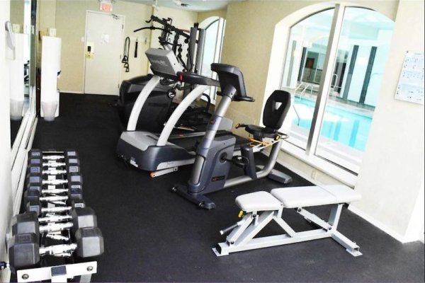 Chateau Victoria Hotel & Suites