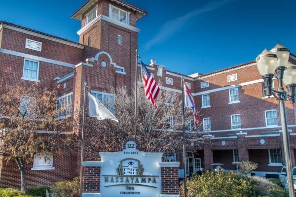 Hassayampa Inn