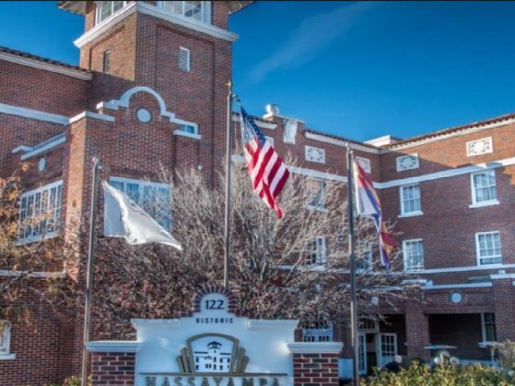 Hassayampa Inn