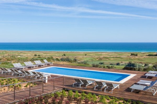 Palmares Beach House Hotel