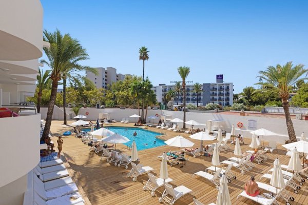 Palmanova Beach Apartments by TRH