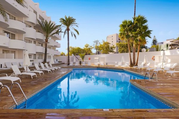 Palmanova Beach Apartments by TRH