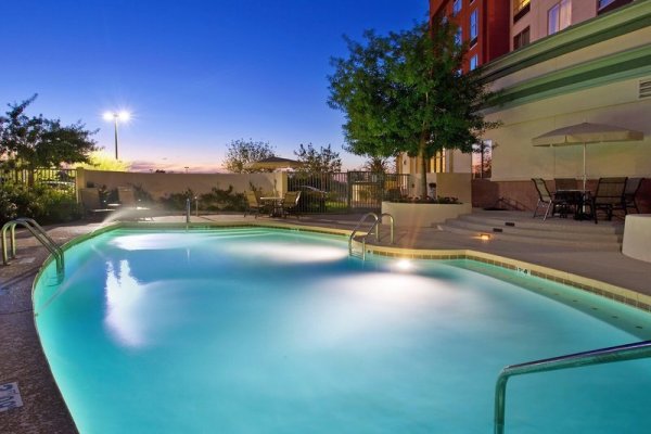 Holiday Inn Hotel & Suites Phoenix Airport