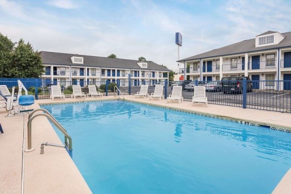 Baymont Inn & Suites Macon I-475