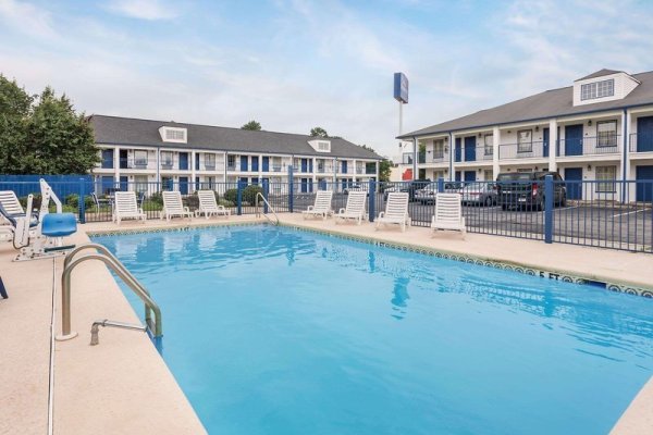Baymont Inn & Suites Macon I-475