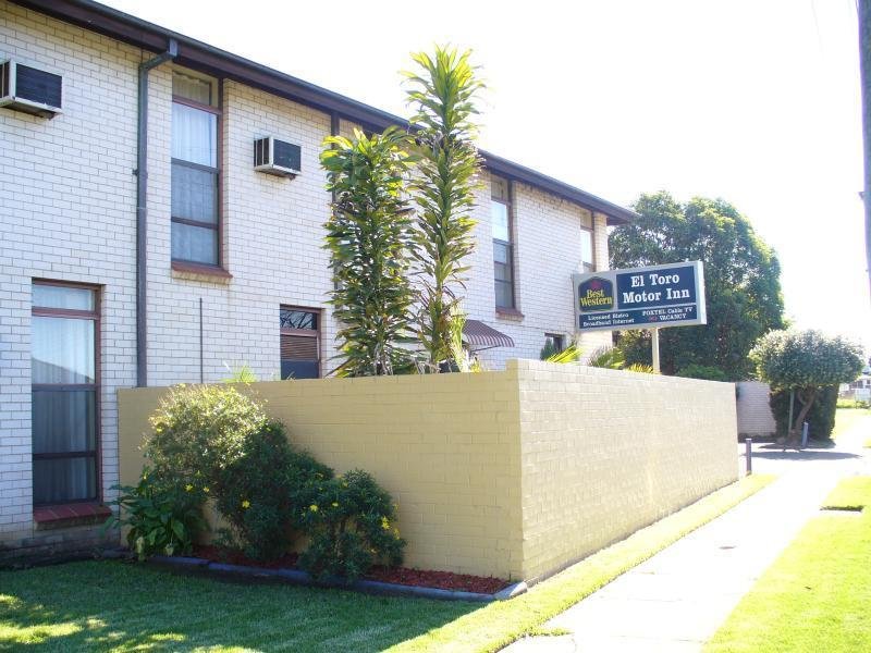 El Toro Motor Inn