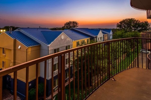 SureStay Plus Hotel by Best Western Kansas City Airport