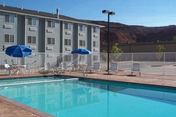 River Canyon Lodge