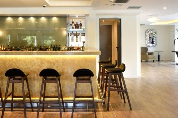 Athens Avenue Hotel
