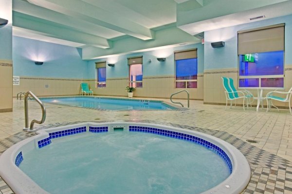 Holiday Inn Express & Suites Edmonton South