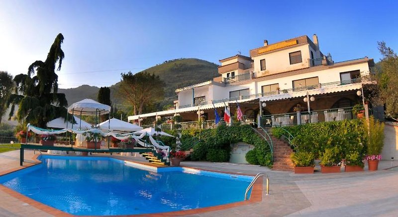 Hotel Diecimare