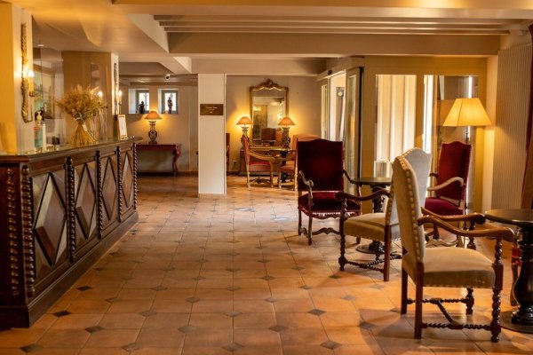 Best Western Le Donjon Les Remparts