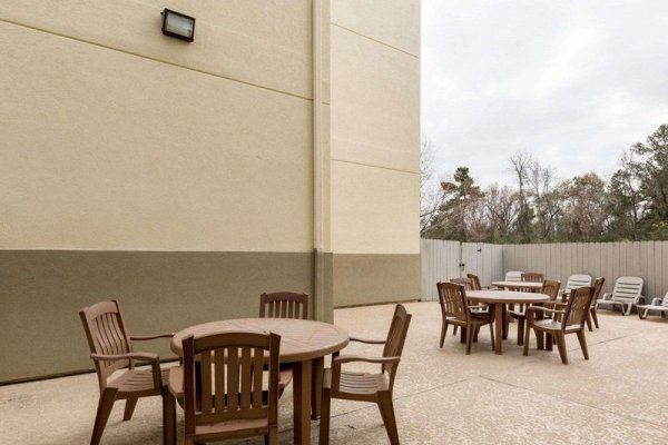 Comfort Suites Bush Intercontinental Airport