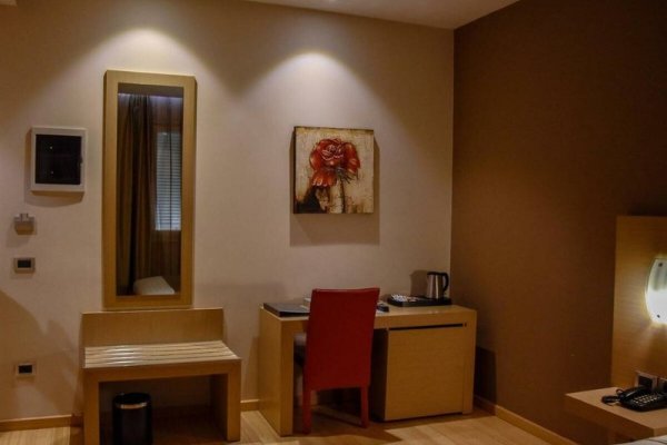 Sky 2 Hotel