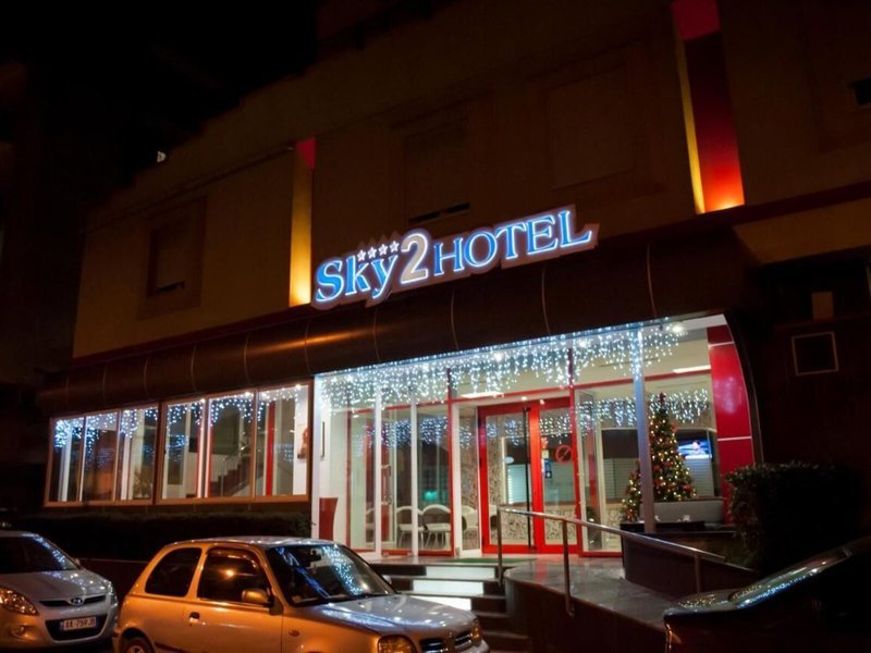 Sky 2 Hotel
