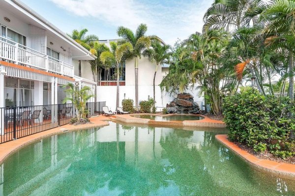 Mercure Cairns