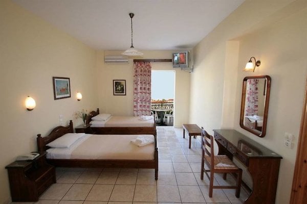 Village Inn Studios & Family Apartments