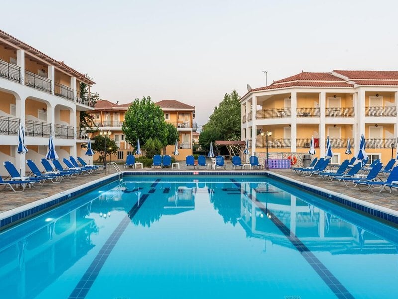 Village Inn Studios & Family Apartments