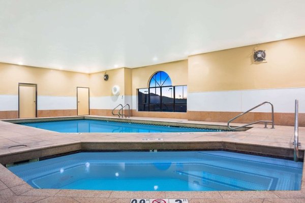Howard Johnson Express Inn - Williams