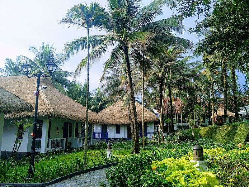 L'Azure Resort and Spa