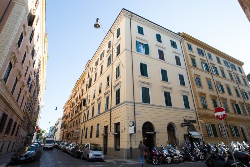 Crosti Hotel & Residence
