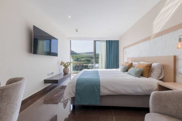 Reef Hotel & Spa