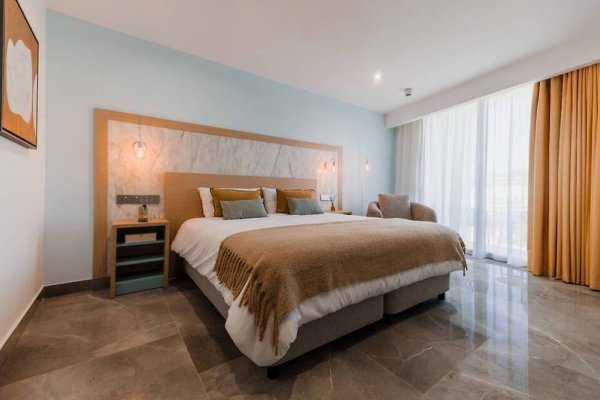 Reef Hotel & Spa