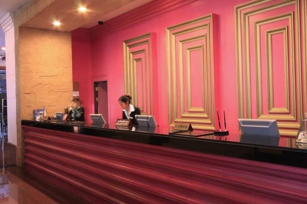 The Quarter Saphankhwai by UHG