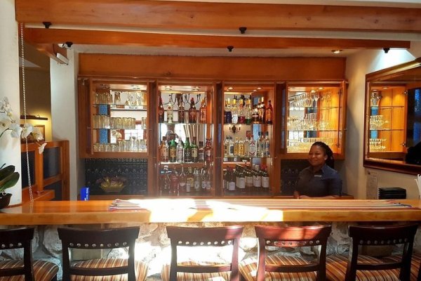 Oakhurst Hotel