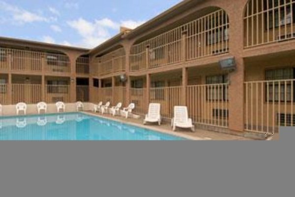 Days Inn by Wyndham Downtown-Nashville West Trinity Lane