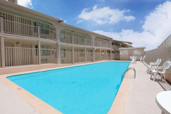 Days Inn by Wyndham Downtown-Nashville West Trinity Lane
