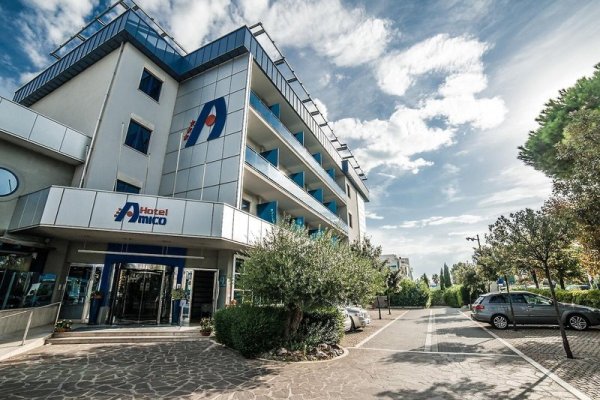 Amico Hotel