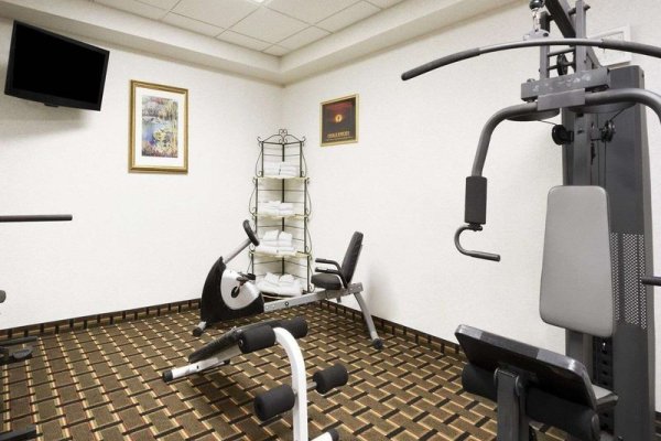 Baymont Inn & Suites Crossville