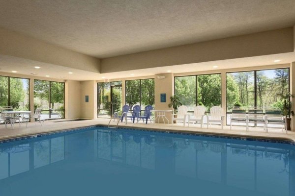 Baymont Inn & Suites Crossville
