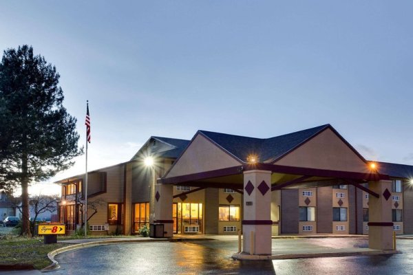 Super 8 By Wyndham Denver Stapleton
