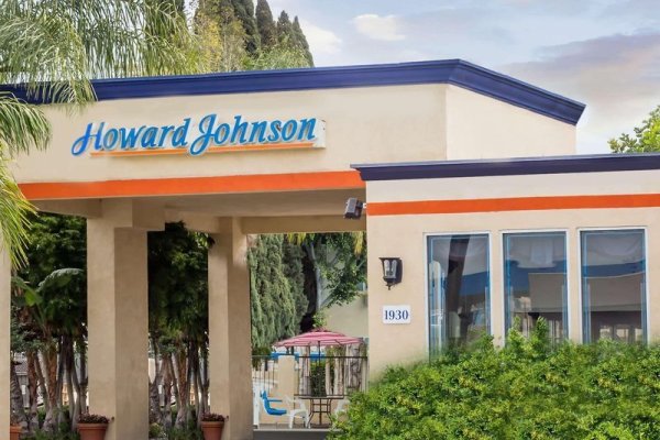 Howard Johnson Inn & Suites - Orange