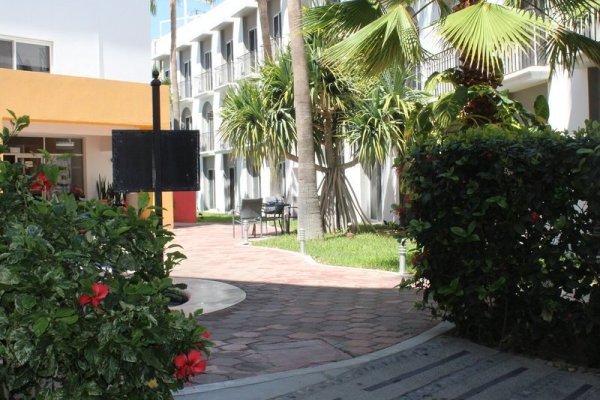 Seven Crown Express & Suites