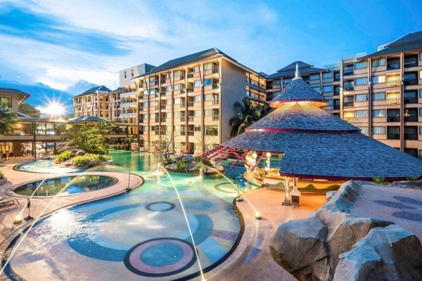Novotel Phuket Vintage Park Resort