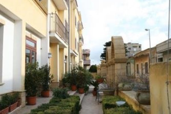 Sammartano Hotels