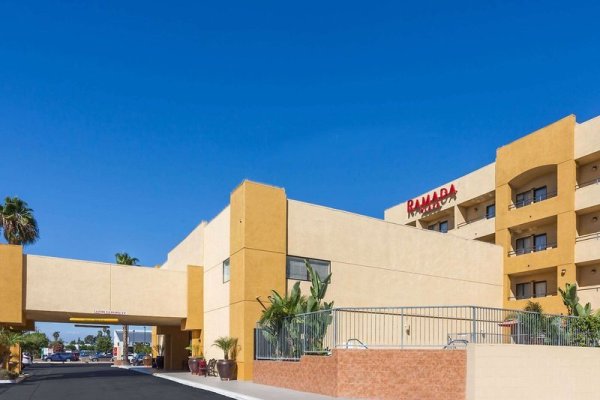 Ramada Plaza By Wyndham Garden Grove / Anaheim South