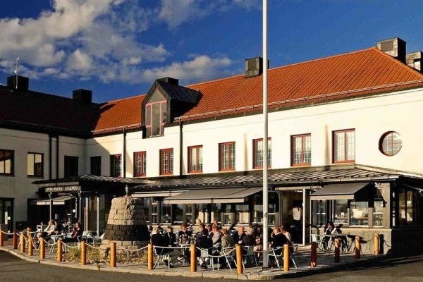 Dockyard Hotel